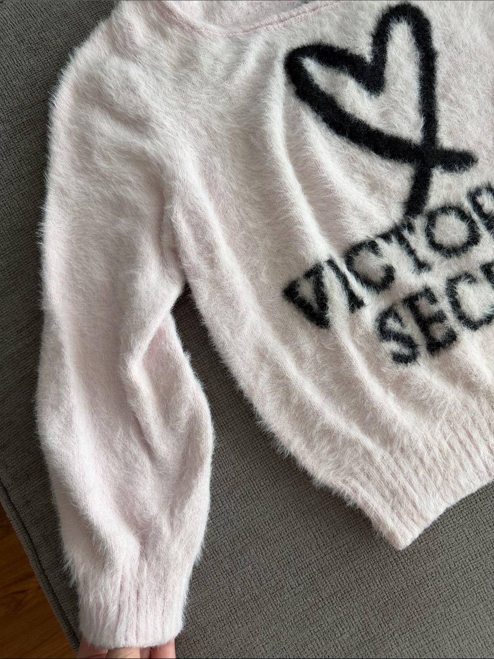 Victoria's Secret Fashion Show Runway 2018 sweater size M - Picture 4 of 5